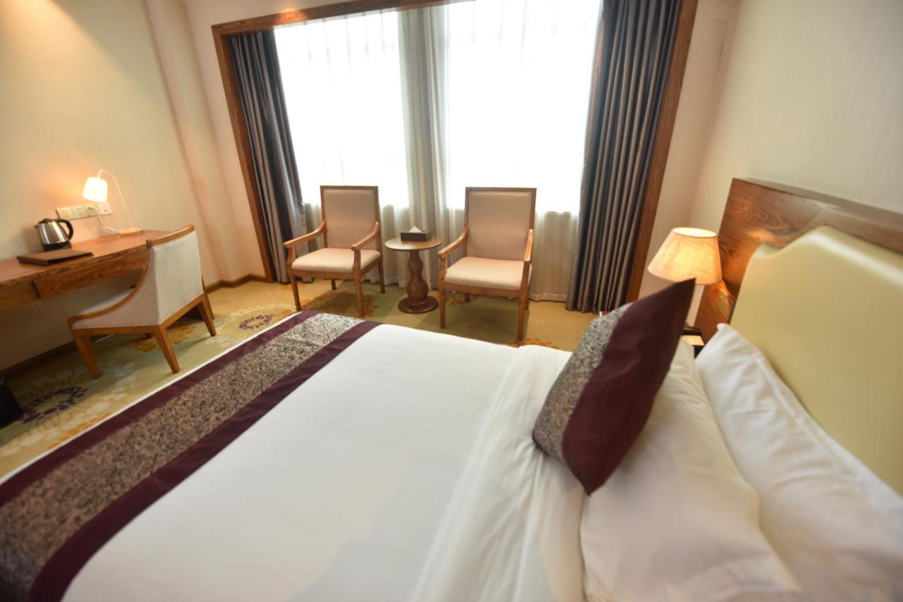 Hong Van Grand Hotel Mong Cai Exterior photo